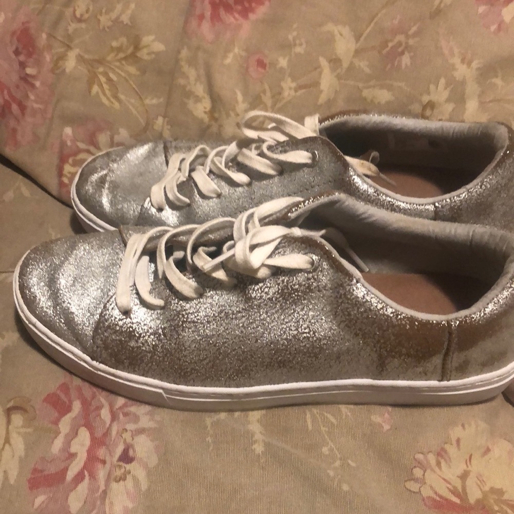 Toms sneakers